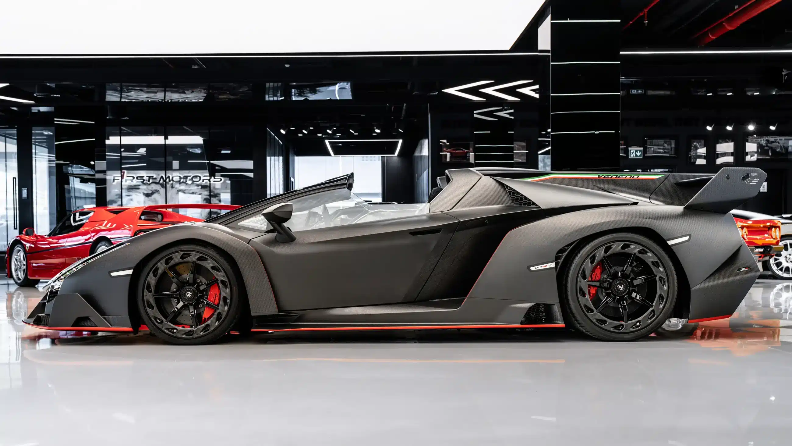 Lamborghini Veneno Roadster, 2014 limited-series roadster